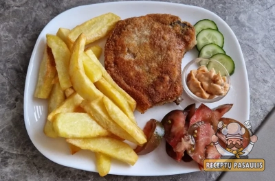 Keptas kiaulienos karbonadas su kaulu orkaitėje