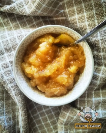 Kepta obuolienė su abrikosais žiemai