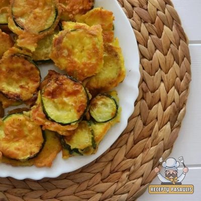 Orkaitėje kepti cukinijos griežinėliai su parmezano sūriu