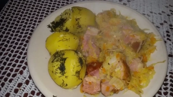 Patys skaniausi troškinti rauginti kopūstai su karšto rūkymo karka