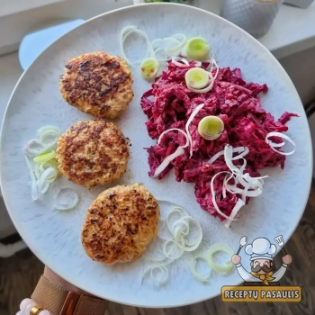 Vištienos kotletai su morkomis ir džiūvėsėliais, kepti keptuvėje