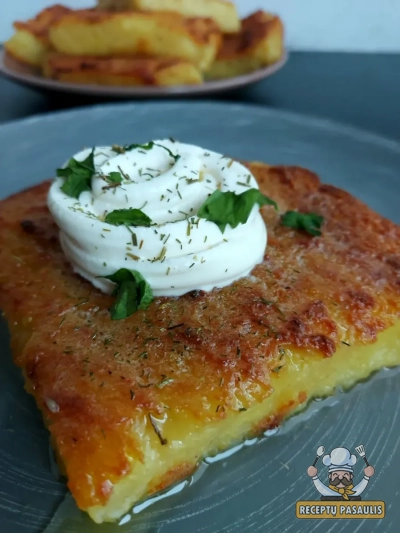 Naminis kugelis su rūkytomis kiaulės ausimis, ruoštas su pienu