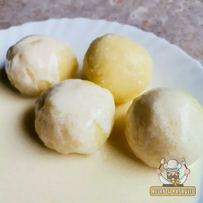 Mokykliniai virtų bulvių ir varškės kukuliai