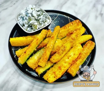 Traškios cukinijų lazdelės karšto oro gruzdintuvėje