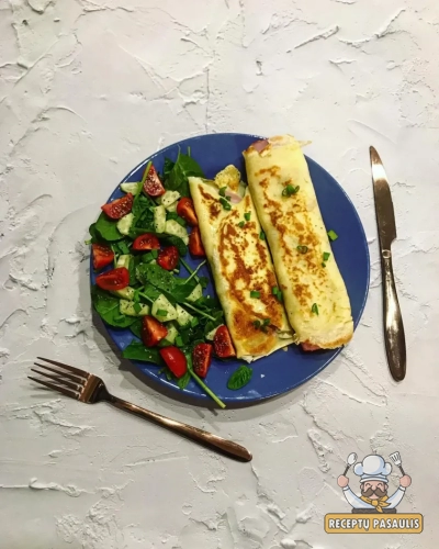 Lietiniai blynai su saulėje džiovintais pomidorais ir maskarpone