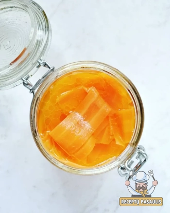 Marinuotos morkos su imbieru ir actu greitam naudojimui