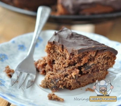 Meduolinis keksas kvepiantis imbieru bei džiovintom slyvom