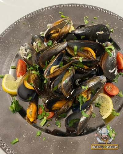 Midijos saldžios grietinėlės padaže su česnaku ir soja