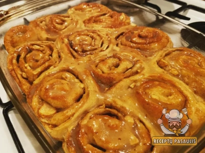 Mielinės bandelės iš šaldytuve kildintos tešlos