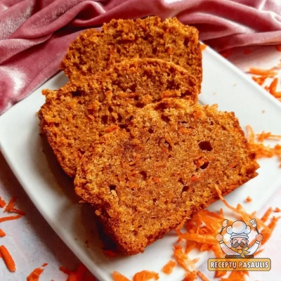 Morkų pyragas su grietine