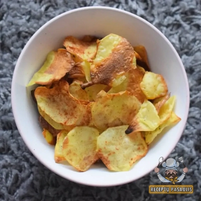 naminiai bulvių traškučiai orkaitėje, su prieskoniais