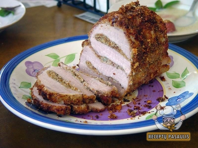 Įdaryta kiaulienos nugarinė su daržovėmis ir kukurūzais