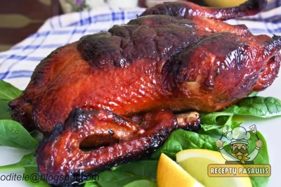 Orkaitėje kepta antis su apelsinais, medumi ir sojos padažu