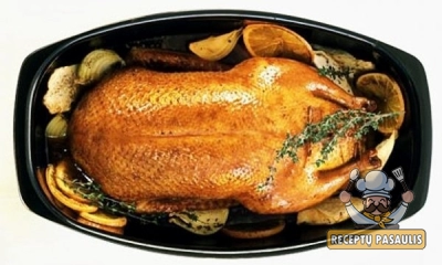 Orkaitėje kepta žąsis