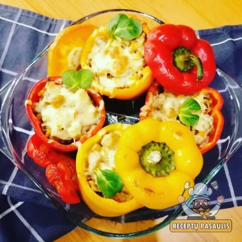 įdarytos paprikos su malta mėsa ir ryžiais