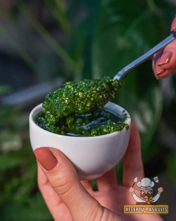 Naminis bazilikų pesto padažas