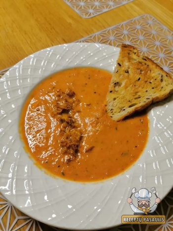 Tobula trinta konservuotų pomidorų sriuba