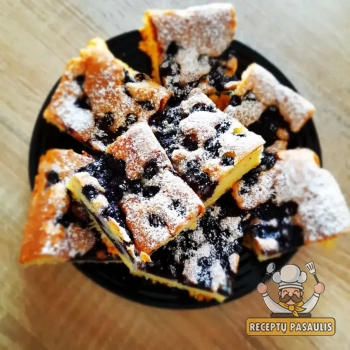 Šilauogių pyragas su cinamoniniais trupiniais