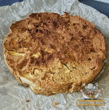 Migdolų miltų pyragas su obuoliais ir varške