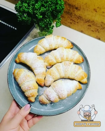 Sluoksniuotos bemielės tešlos sausainiai Raguoliai su Nutella