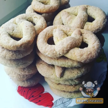 Senoviniai riestainiai su cukrumi