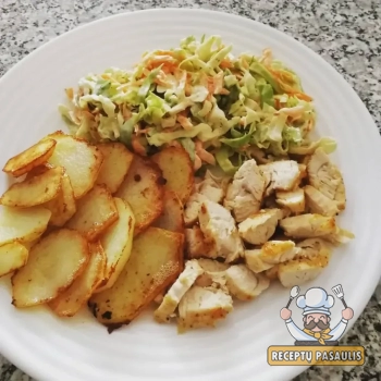 Traškios kopūstų salotos su salieru, morkomis ir majonezu