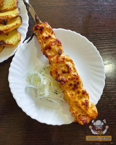 Vištienos šašlykas, marinuotas su ryžių actu, baltojo vyno actu ir citrinos sultimis