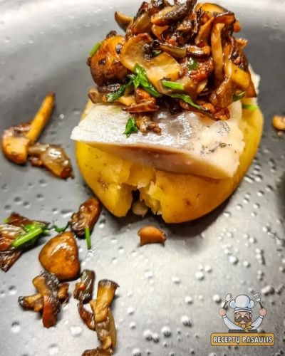 Silkė su grybais ir karamelizuotais svogūnais