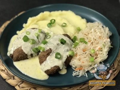 Tarybiniai šniceliai su balta duona ir padažu