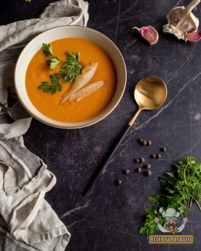 Trinta patisonų ir morkų sriuba