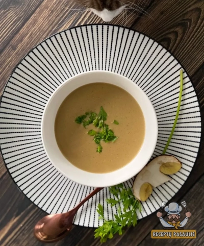 Skaniausia trinta pievagrybių sriuba su grietinėle