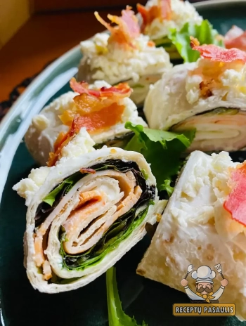 Greiti tortilijos suktinukai su vištiena, kreminiu sūriu ir šonine