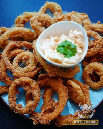 Svogūnų žiedai alaus tešloje