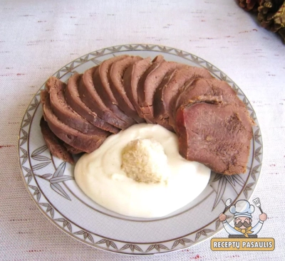 Virtas uošvės liežuvis su krienų ir majonezo padažu