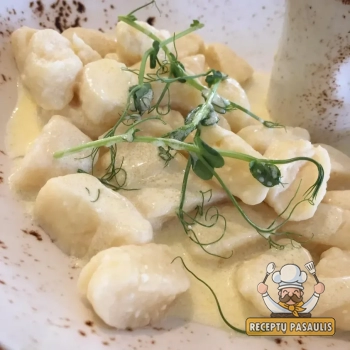 Tradiciniai virti miltiniai varškės virtinukai