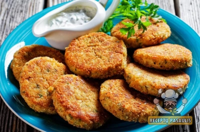 Dietiniai vištienos kotletai su morkomis ir gysločių sėklų lobelėmis