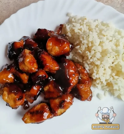 Kiniška vištiena su saldžiarūgščiu medaus-sojų padažu ir ryžiais