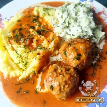 Vištienos kukuliai su sūriu ir naminiu pomidorų padažu