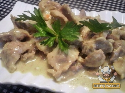 Vištienos skrandukai su daržovių, grietinėlės ir pievagrybių padažu