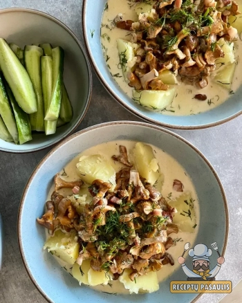 Keptos voveraitės su grietinėle ir rūkyta šonine