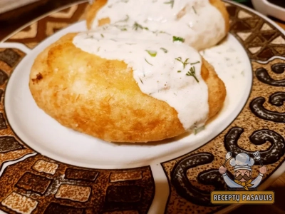 Skanūs žemaičių blynai su mėsa ir grietinės-pieno padažu