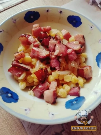 Žirniai su spirgučiais prie alaus