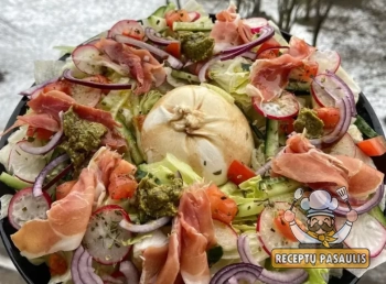 Sočios salotos su burrata sūriu ir serrano kumpiu