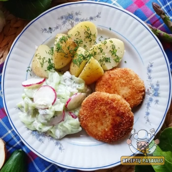 Kiaulienos faršo kotletai su kopūstais, troškinti keptuvėje su grietinėle