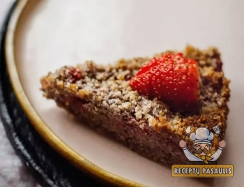 Trupiniuotis su rabarbarais, braškėmis ir obuoliais