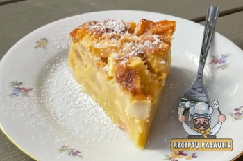 Varškinės tešlos obuolių pyragas, ruoštas su kremine varške