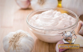 Skaniausias baltas česnakinis padažas su majonezu