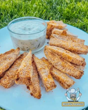 Saldžiųjų bulvių lazdelės su gaiviu agurkiniu padažu