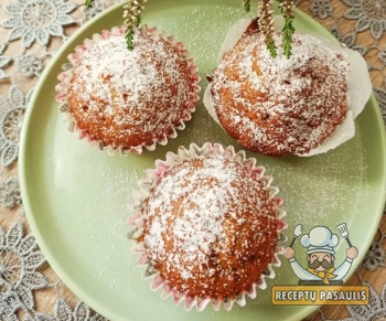 Greitai pagaminami kefyriniai keksiukai su aliejumi