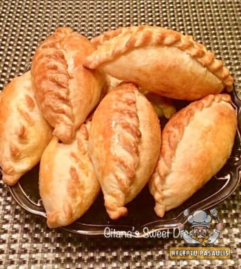 Sultingi kibinai su mėsa (tešla su grietine ir majonezu)